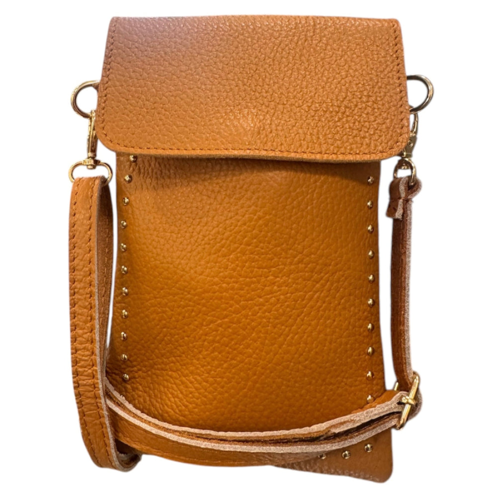 bolso-portamovil-camel-tachuelas